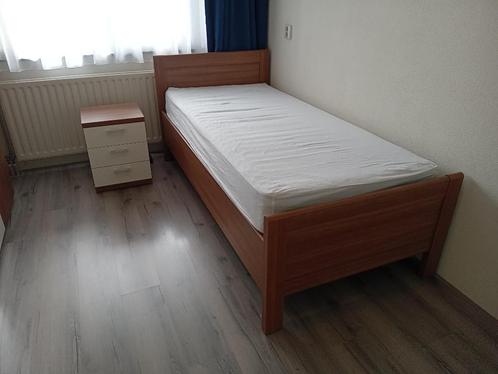 Ledikant 90x200 met elektrisch verstelbare bedbodem + matras, Huis en Inrichting, Slaapkamer | Bedden, Gebruikt, Eenpersoons, 90 cm