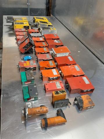 33x Partij SICK WSU 26/2-130 safety fotocel Lenze ls80/733 s beschikbaar voor biedingen