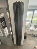 2 x Jaga Iguana Circo  Designradiator antracietgrijs, Doe-het-zelf en Verbouw, Verwarming en Radiatoren, Ophalen, Radiator, Zo goed als nieuw