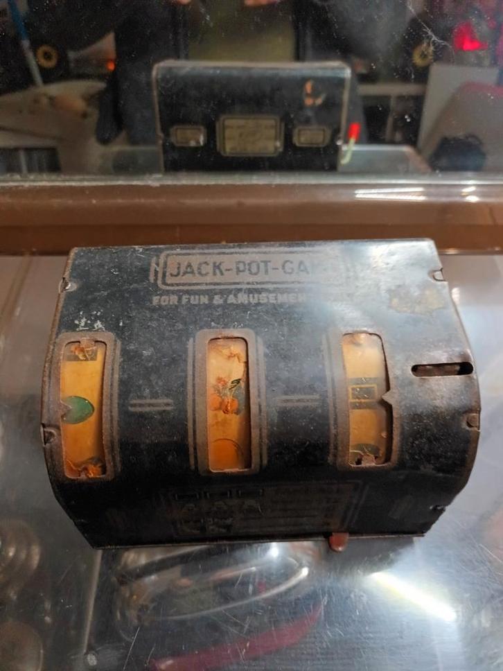 Twee oude Amerikaanse gokkasten, Verzamelen, Automaten | Gokkasten en Fruitautomaten, Gebruikt, Overige munten, Met sleutels, Ophalen of Verzenden