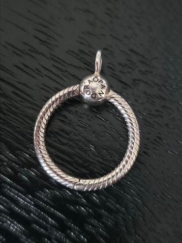 Pandora O hanger klein. beschikbaar voor biedingen