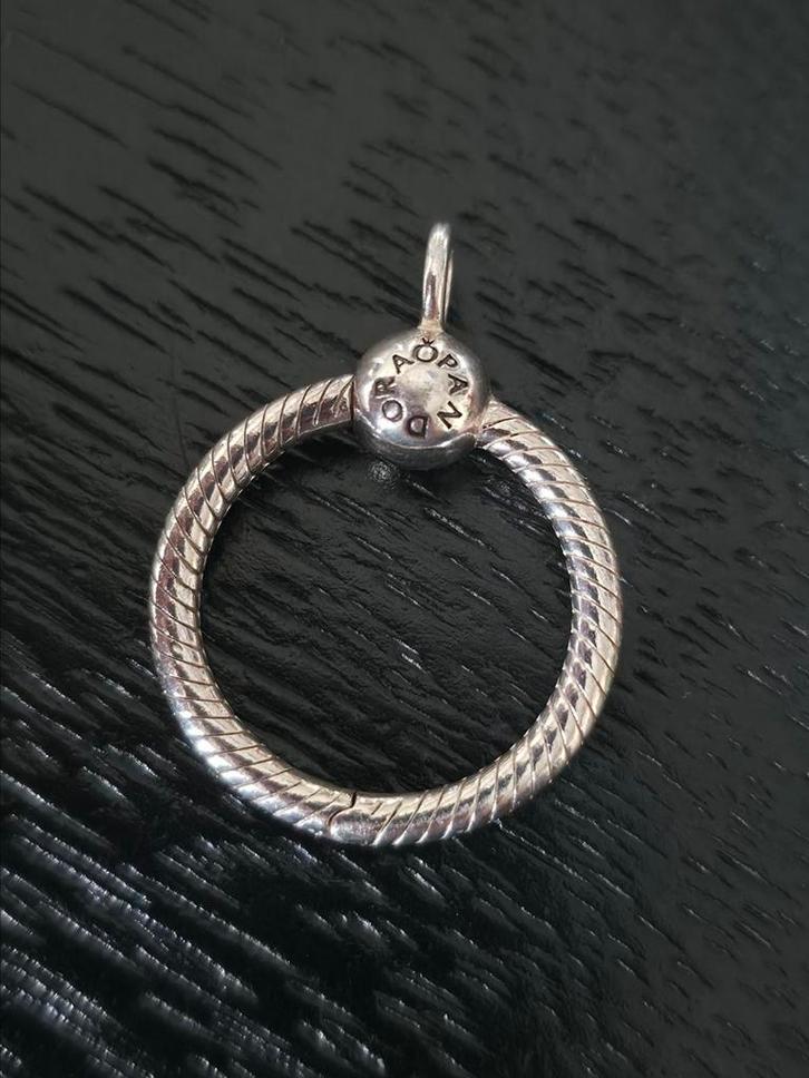 Pandora O hanger klein., Sieraden, Tassen en Uiterlijk, Bedels, Zo goed als nieuw, Pandora, Zilver, Ophalen of Verzenden