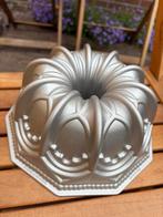 Prachtige Nordic Ware Vaulted Bundt, Ophalen of Verzenden, Zo goed als nieuw, Bakvorm