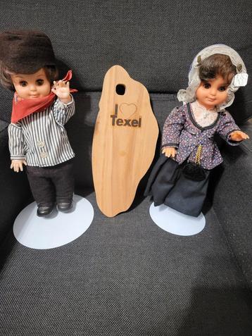 2 Super mooie popjes klederdracht Texel en kruik en Eiland  beschikbaar voor biedingen