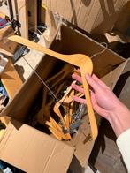52x houten kledinghangers met klemmen – broekhanger, Kleding | Dames, Kledinghangers, Ophalen of Verzenden, Zo goed als nieuw
