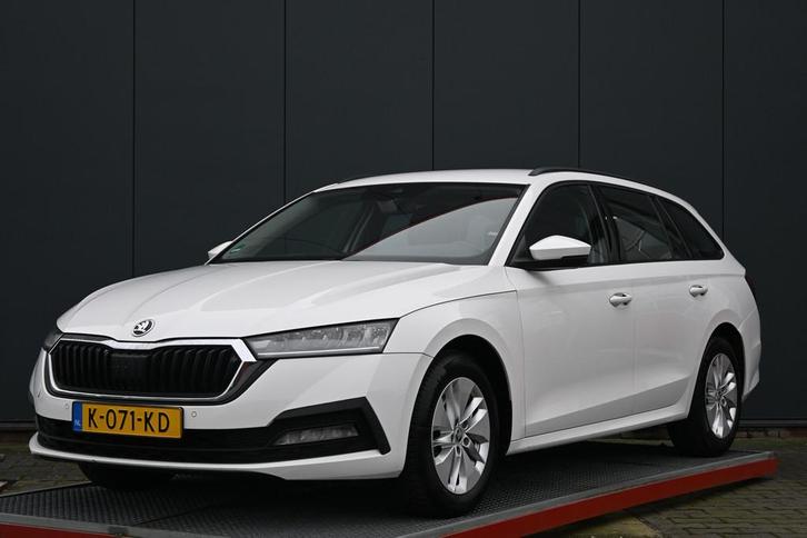 Skoda Octavia Combi 1.0 e-TSI Business Edition (bj 2021), Auto's, Skoda, Bedrijf, Te koop, Octavia, ABS, Airbags, Airconditioning