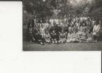 Wateringen Pastoor in het park met groep jonge vrouwen, Ophalen of Verzenden, 1920 tot 1940, Ongelopen, Zuid-Holland