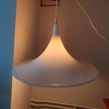 Prachtige grote heksenhoed lamp kunststof retro space age beschikbaar voor biedingen