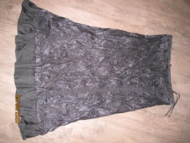 Lynde zwarte rok maat 42, Kleding | Dames, Rokken, Gedragen, Maat 42/44 (L), Zwart, Onder de knie, Ophalen of Verzenden