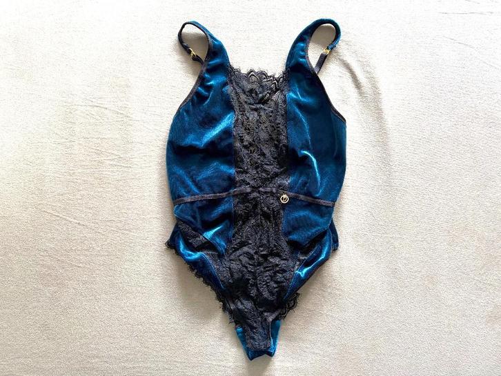 Hunkemöller body blauw fluweel maat L + evt string, Kleding | Dames, Ondergoed en Lingerie, String, Blauw, Verzenden