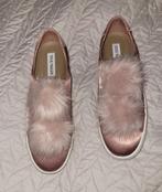 Steve Madden instappers met pom poms, Ophalen of Verzenden, Zo goed als nieuw, Roze, Instappers