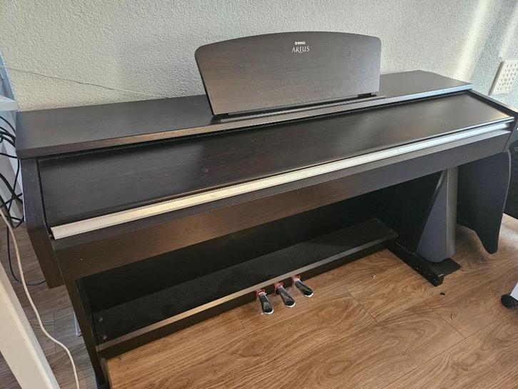 Yamaha Arius YDP-141 Digital Piano (with original box), Muziek en Instrumenten, Piano's, Zo goed als nieuw, Piano, Bruin, Digitaal