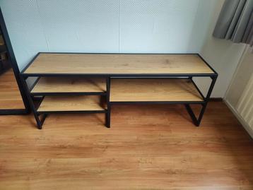 TV Meubel / Lage Kast beschikbaar voor biedingen