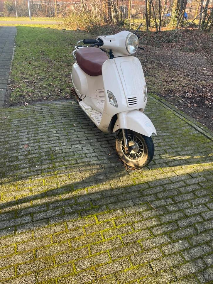 Agm vx50, Fietsen en Brommers, Snorfietsen en Snorscooters, Zo goed als nieuw, Overige merken, Benzine, Ophalen of Verzenden