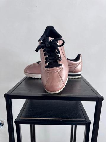 Nike Cortez Rosé Gold - Maat 37.5 - Zeer Nette Staat beschikbaar voor biedingen