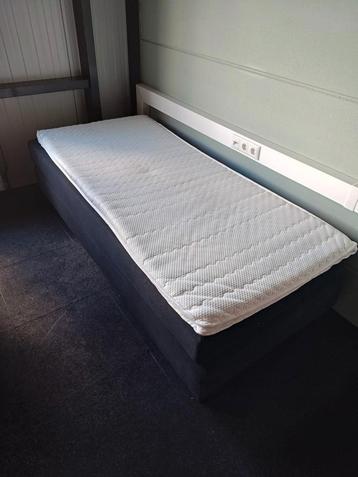 Jisk 1 persoons boxspring bed en topper. beschikbaar voor biedingen
