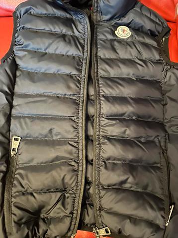 Moncler nieuwe bodywarmer mt 128 beschikbaar voor biedingen
