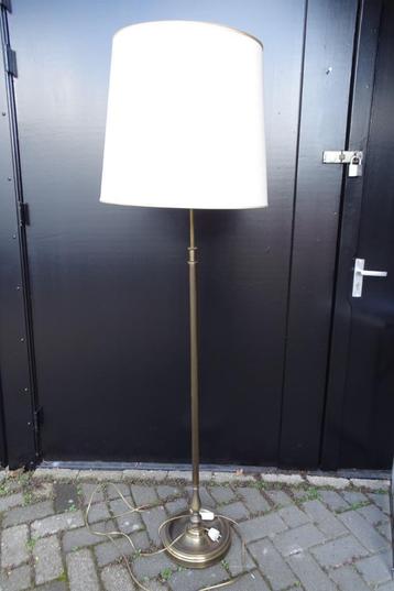 Messing vloerlamp met kap beschikbaar voor biedingen