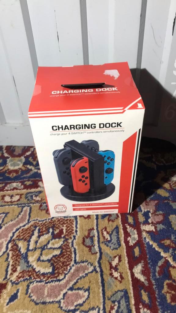 Qware Switch oplaadstation voor 4 controllers, Computers en Software, Joysticks, Zo goed als nieuw, Ophalen of Verzenden