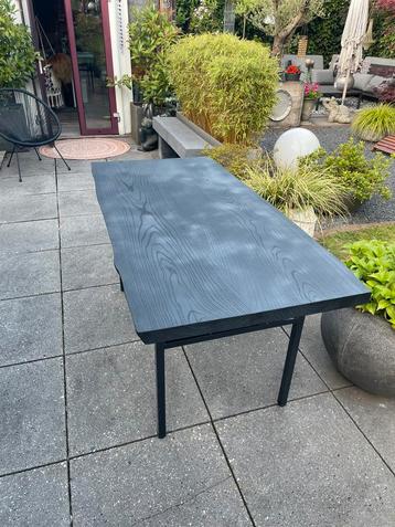 Inklapbare houten eettafel. beschikbaar voor biedingen