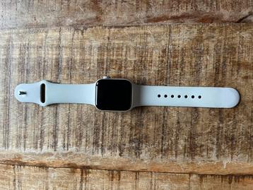 Apple watch SE 2024 40 mm Starlight beschikbaar voor biedingen