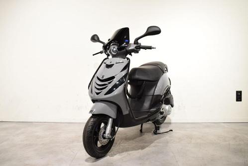 piaggio zip 80cc 4takt GEZOCHT!!!!, Fietsen en Brommers, Scooters | Piaggio, Zo goed als nieuw, Zip, Maximaal 45 km/u, Benzine