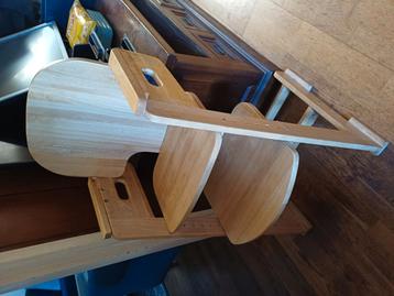 Stevige houten kinderstoel z.g.a.n  !! beschikbaar voor biedingen