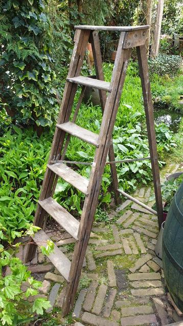 Trapje Trap Hout Brocante Vintage Frankrijk beschikbaar voor biedingen