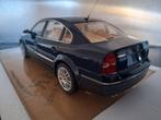 Volkswagen Passat VV8 2001 Schaal 1:18, Overige merken, Auto, Nieuw, DNA