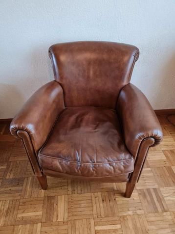 Compacte leren fauteuil met singelbanden beschikbaar voor biedingen