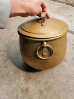 Bronzen Pot met Deksel, Ophalen