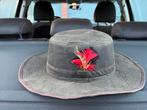 Stoere Hoed met Veer - Gedragen wax voor het wandelen, Ophalen of Verzenden, Gedragen, One size fits all, Hoed