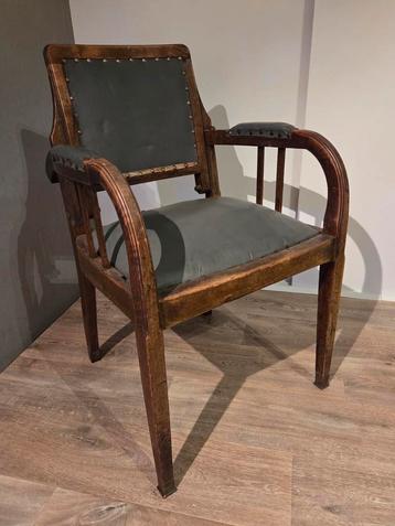 Vintage Houten Armstoel Kappersstoel Leder Antiek beschikbaar voor biedingen