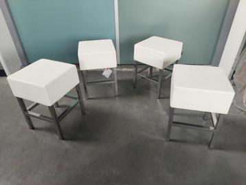 lage kruk Cube **Pedrali** 4 stuks beschikbaar beschikbaar voor biedingen