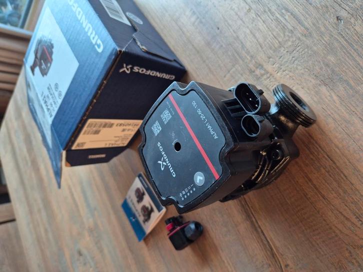 CV pomp Grundfos Alpha1 L 25-60 130, Doe-het-zelf en Verbouw, Verwarming en Radiatoren, Zo goed als nieuw, Overige typen, Minder dan 200 watt