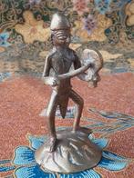 Man met trommel mooi oud brons beeldje uit India 9,1 cm., Antiek en Kunst, Ophalen of Verzenden