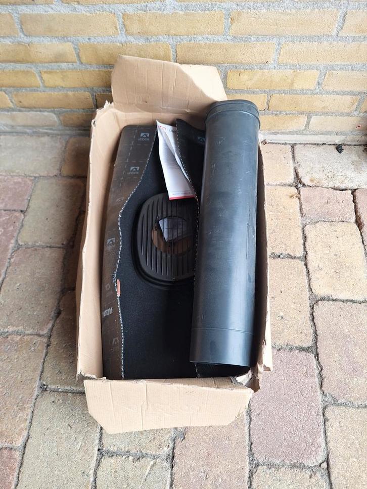 Rioolontluchting Ubink UB-R1-110 Zwart - Nieuwstaat, Doe-het-zelf en Verbouw, Buizen en Afvoer, Nieuw, Pvc, Minder dan 2 meter