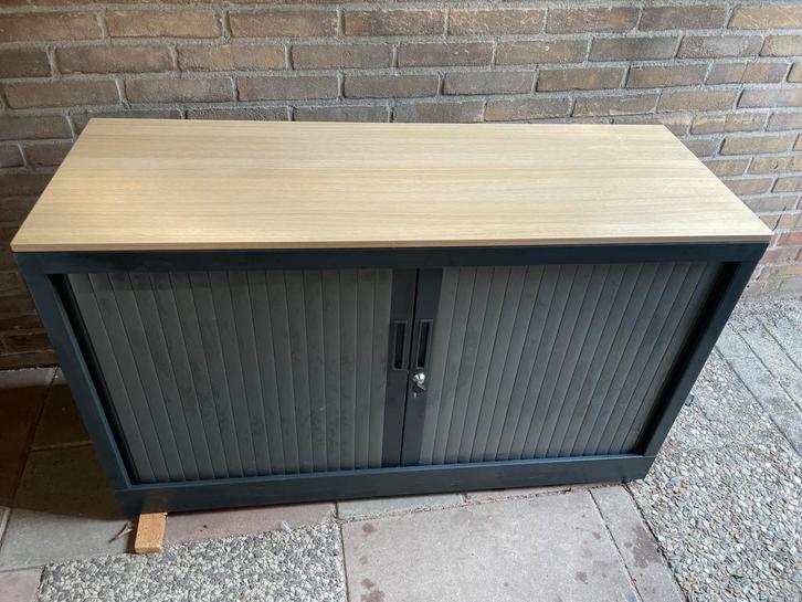 Afgesloten kantoorkast/dressoir/ Archiefkast met roldeur, Huis en Inrichting, Kasten | Roldeurkasten en Archiefkasten, Zo goed als nieuw