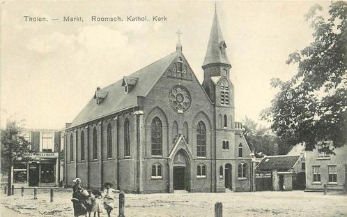 (386-281-001) Tholen Markt Roomsch Kathol Kerk, Verzamelen, Ansichtkaarten | Nederland, Zeeland, Verzenden