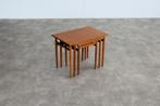 vintage nesting tables | bijzettafels | teak | Zweeds, Huis en Inrichting, Tafels | Bijzettafels, 45 tot 60 cm, Minder dan 55 cm