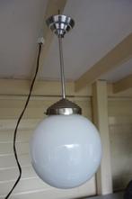 Prachtige jaren 40/50 retro hanglamp met melkwitte bol, Ophalen of Verzenden