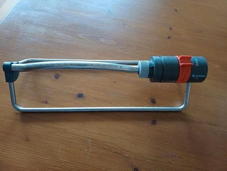 Gardena zwenk sproeier. Izgs, Tuin en Terras, Tuinsproeiers, Zo goed als nieuw, Zwenksproeier, Ophalen of Verzenden