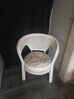 Vintage Wit schattig Rotan stoeltje met kussentje, Huis en Inrichting, Stoelen, Ophalen, Zo goed als nieuw, Wit, Eén
