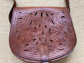 Middel bruine vintage leren schouder tas beschikbaar voor biedingen