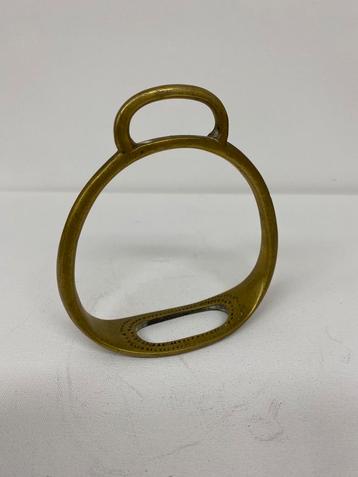 Stijgbeugel beschikbaar voor biedingen