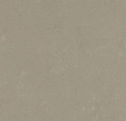 Couponnen Marmoleum Concrete 3759 nú €10,- pm2, Huis en Inrichting, Stoffering | Vloerbedekking, Nieuw, Vinyl, Wit, Crème, Beige