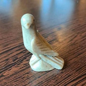 Stenen Vogelbeeldje beschikbaar voor biedingen