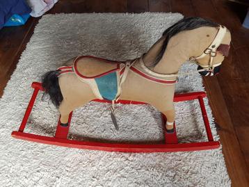  Antiek hobbelpaard met echt paardenhaar. beschikbaar voor biedingen