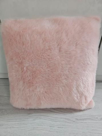 Roze Vacht Kussen - Zacht & Stijlvol beschikbaar voor biedingen