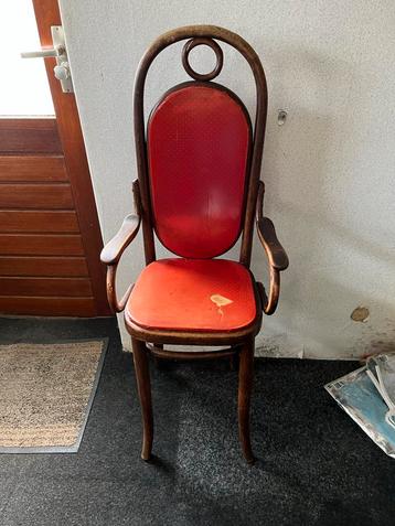 Thonet Kinderstoel met Rode Bekleding - Vintage Charme beschikbaar voor biedingen